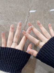 女性手部配饰展示