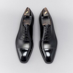 黑色皮鞋展示