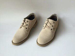 米色系带休闲皮鞋