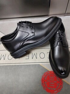 黑色系带皮鞋展示