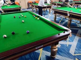室内台球桌场景