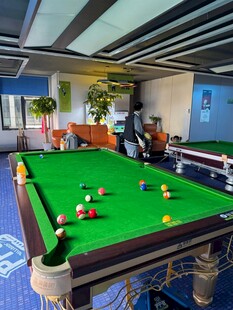 室内台球桌开启休闲时光