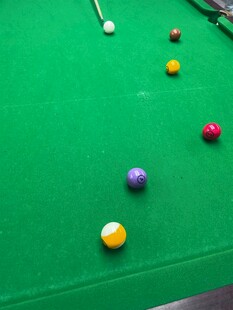 台球桌上多彩球的排列