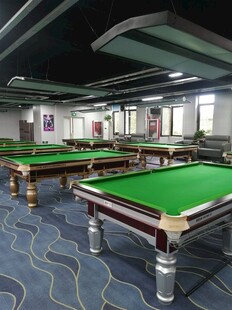 室内台球桌摆放场景