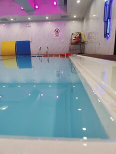 室内儿童游泳池场景