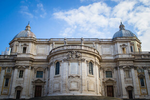 宏伟古典建筑外观