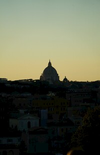 黄昏下的城市建筑景观