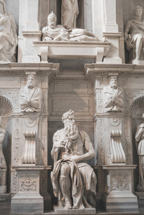 古典雕塑展现艺术之美