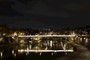 罗马夜景桥梁璀璨倒影