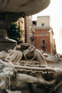 古老雕塑展现历史韵味