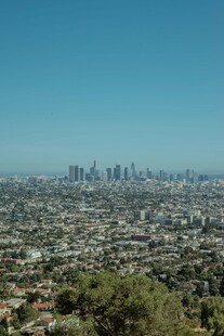 俯瞰城市天际线景观