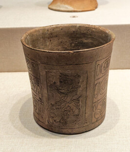 古代刻纹陶杯