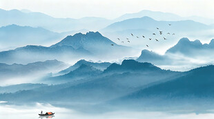 水墨山水间的孤舟