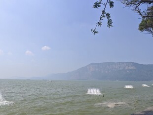 湖畔风光