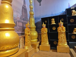 精美金色佛像雕塑展示