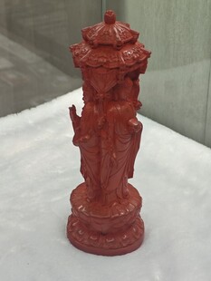 红色雕刻摆件