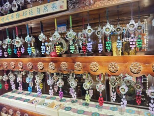 多彩手工艺品陈列展示