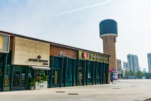 现代风格购物中心外观