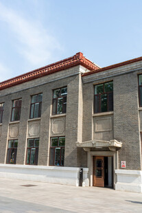 复古风格的多层建筑外观