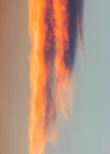 绚丽天空中的橙红色云彩