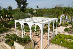 白色花园凉亭景观