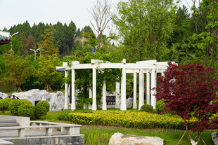 户外白色凉亭花园景致