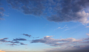 夕阳下的绚丽天空