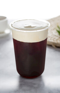 奶盖红茶饮品