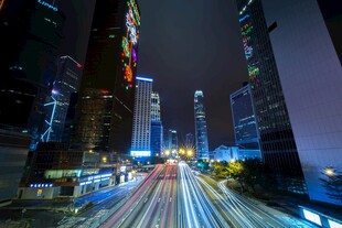 都市夜景车流璀璨