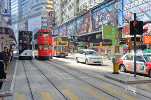 香港街头的双层巴士景观