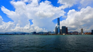 海滨城市天际线美景