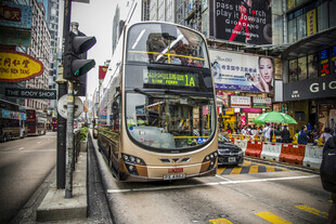 香港街头的双层观光巴士