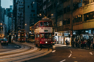 香港街头的复古双层巴士