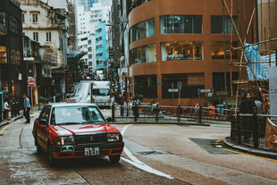 香港街头复古出租车景象