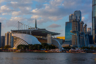 河畔现代都市建筑景观