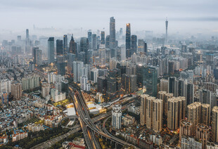 俯瞰繁华都市建筑群
