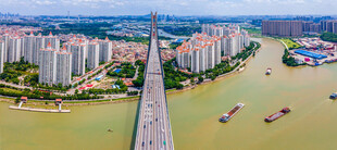 城市跨江大桥与周边景致