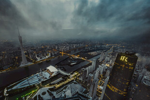 夜幕下的城市壮丽景观