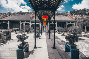 中式回廊下的传统建筑景观