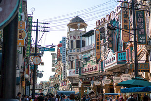 繁华都市街道景象