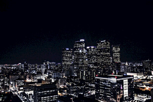 城市璀璨夜景俯瞰图