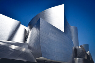 现代金属风格建筑外观