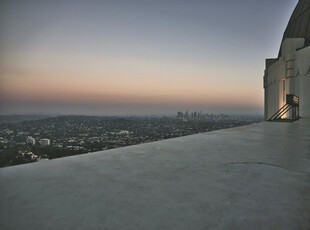 城市天台黄昏景色