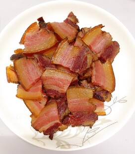 美味诱人的切片腊肉