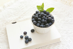 夏季水果蓝莓小清新场景文艺背景