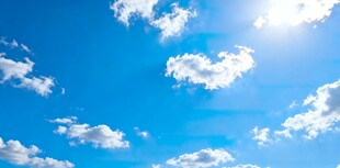 晴朗蓝天与白云