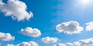 晴朗蓝天飘浮朵朵白云