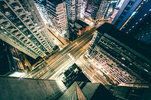城市夜景俯瞰繁华街道