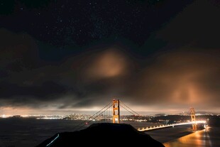夜幕下的桥梁灯光美景