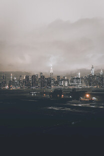 城市天际线阴云下的景观